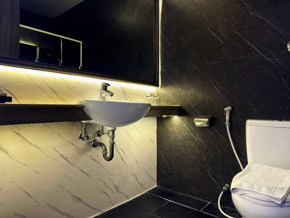 Deluxe Room - Photo 7