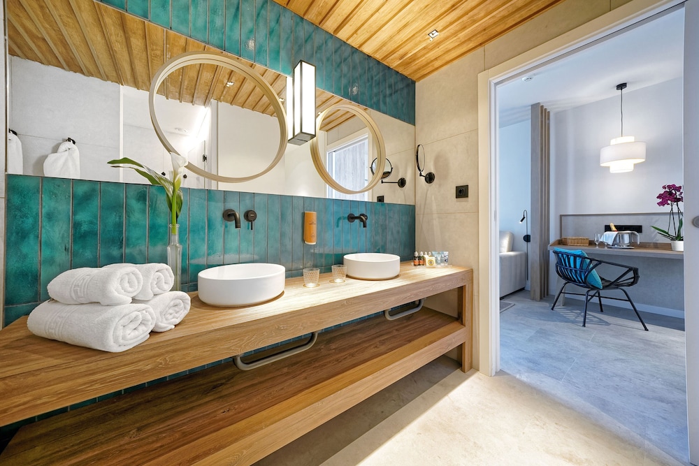 Family Suite, Sea View (2 adults and 1 child, Family area) thumbnail 6