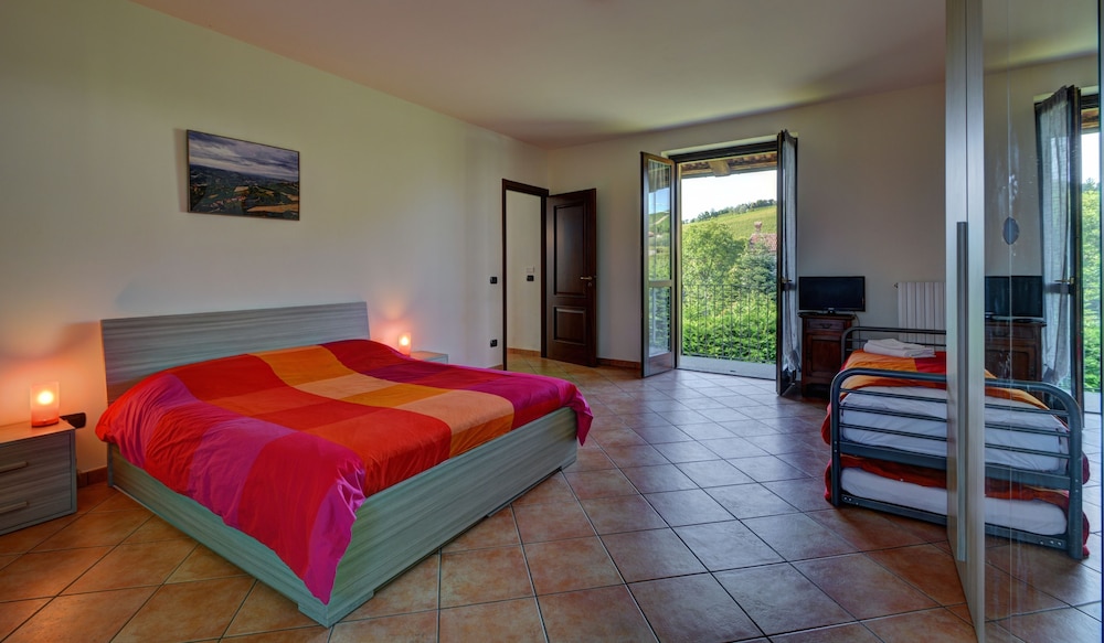 Apartment, 1 Bedroom, Balcony, Mountain View photo 3