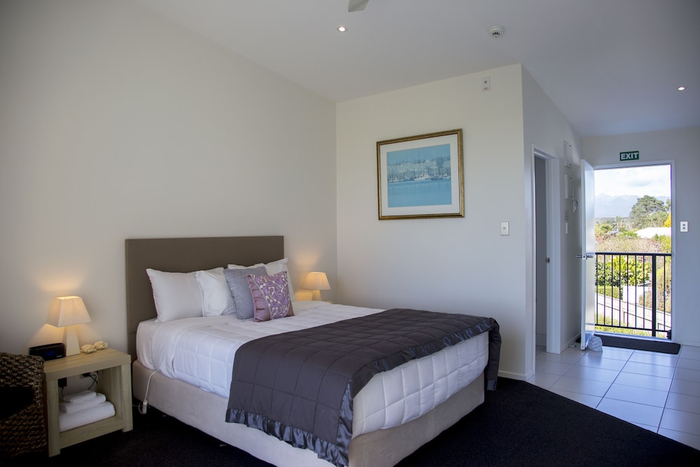 Executive Studio Suite, 1 Queen Bed, Sea View photo 1