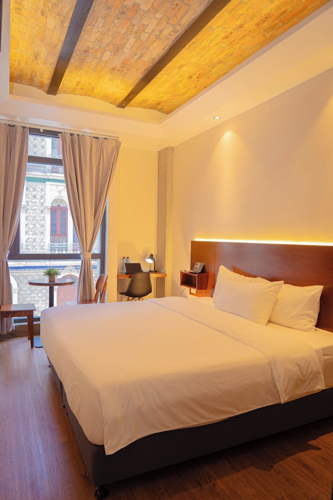 Tradicional Individual con vista a la calle (1 cama king) photo 1