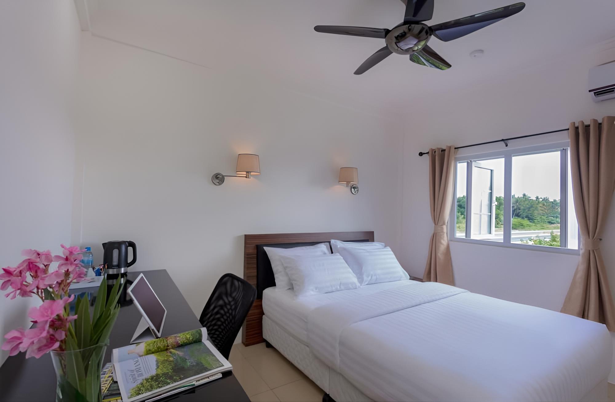Deluxe Double Room, 1 Queen Bed photo 2
