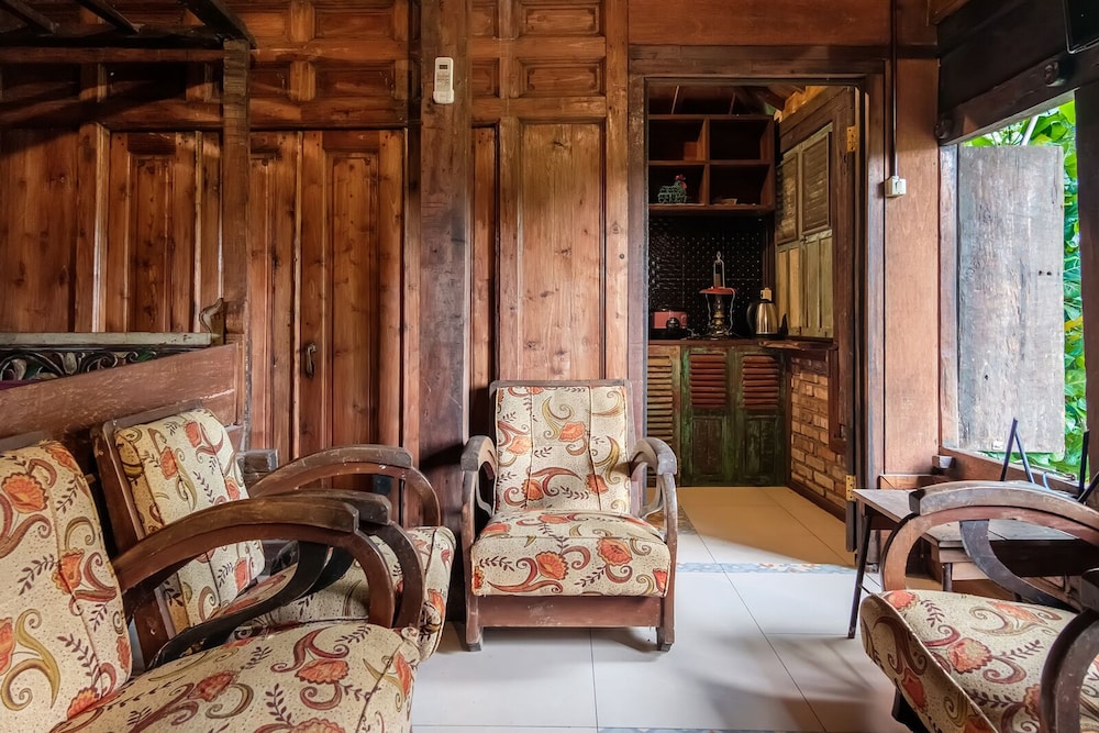 Family Room - Photo 7