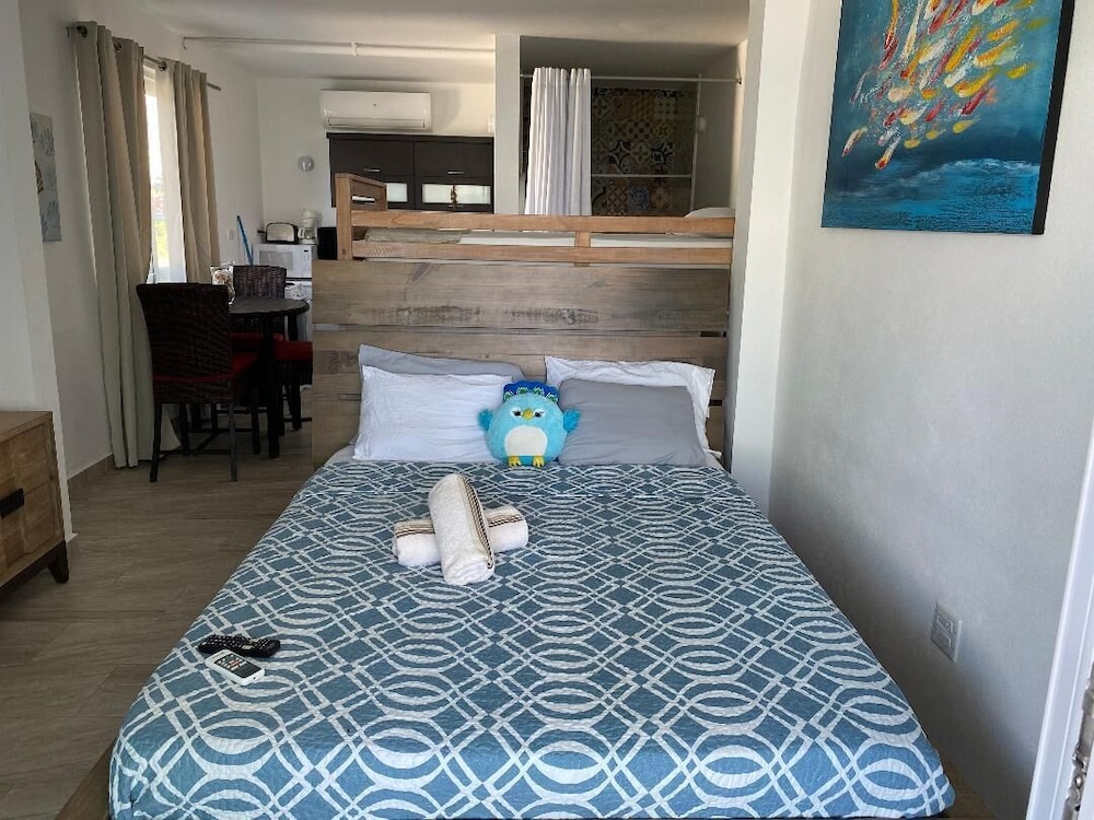 VA 102a Junior Ocean View Suite, 1 Full/Twin Size Bunk Bed, Ocean Front Property