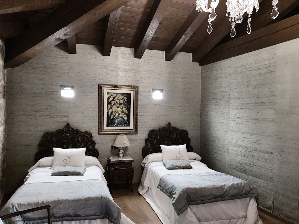 Standard Twin Room - Photo 1