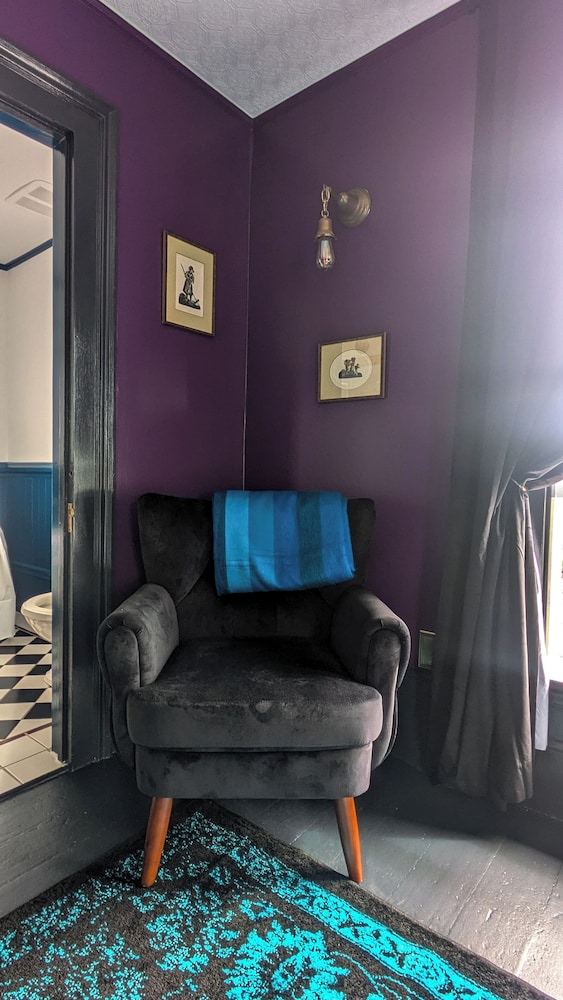 Room, Multiple Beds, Bathtub, Garden View (Not Pet Friendly)