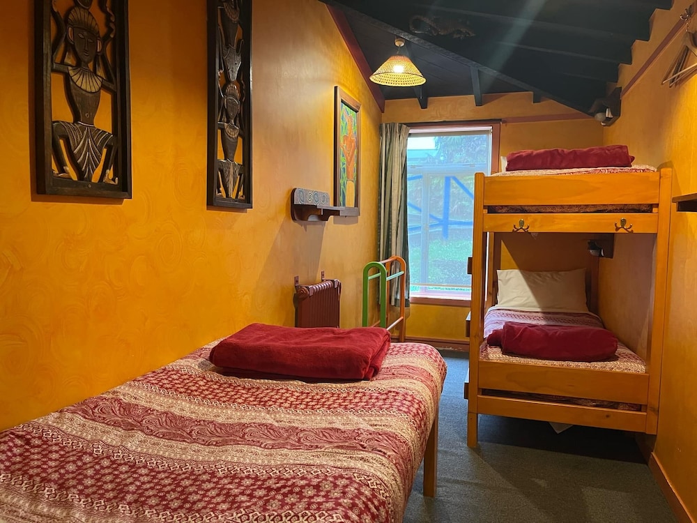 Triple Room (3x Singles) photo 1