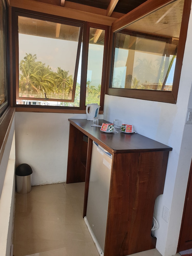 Junior Suite, 1 King Bed with Sofa bed, Refrigerator & Microwave, Sea View photo 3