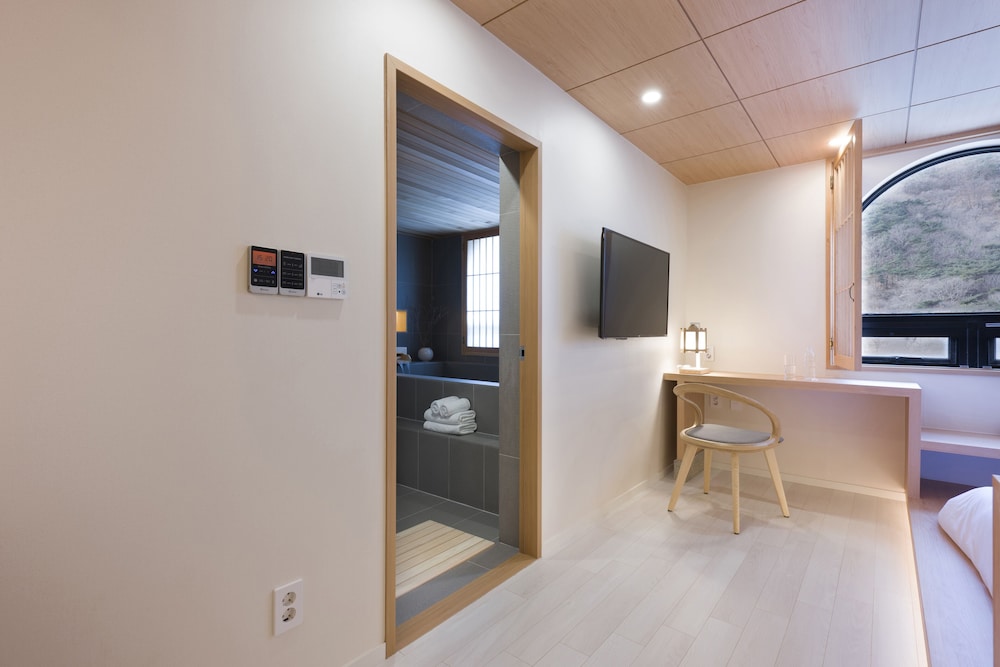 Private Double Room - Photo 12