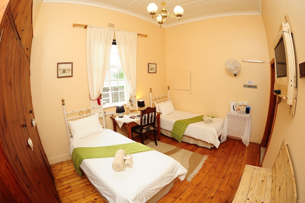 Room (2) photo 1