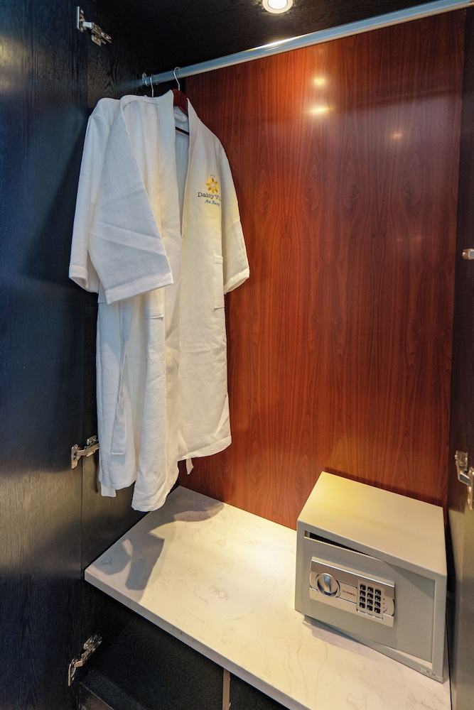 Deluxe Triple Room - Photo 5