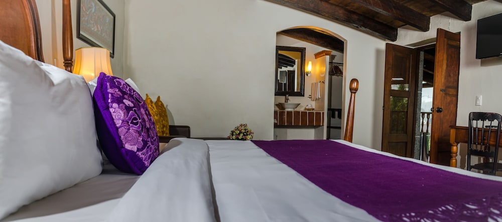 Suite, 1 King Bed photo 2