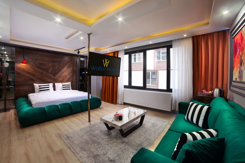 Standard Suite, 1 Queen Bed