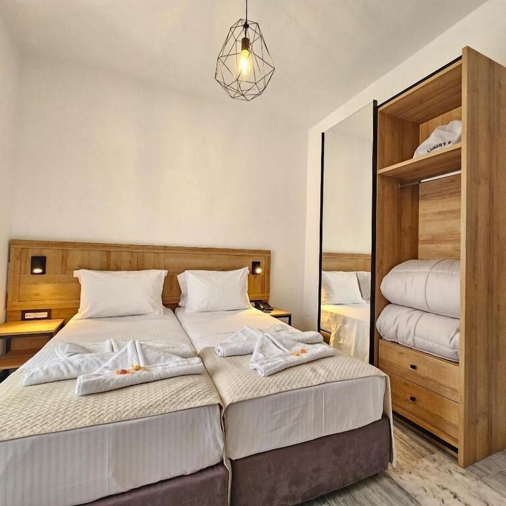 Deluxe Triple Room photo 2
