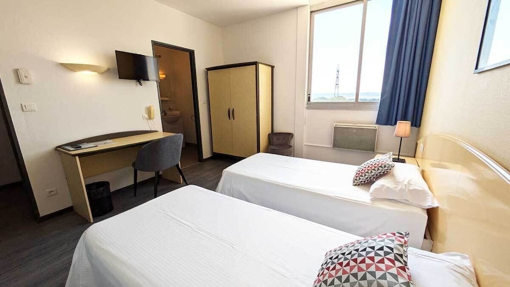 Basic Twin Room, 2 Twin Beds photo 3