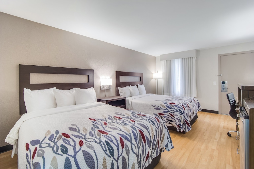 Deluxe Room, 2 Queen Beds, Non Smoking thumbnail 5