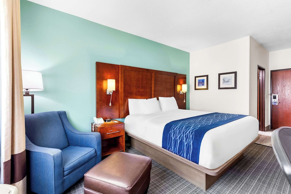 Standard Room, 1 King Bed, Non Smoking - Photo 2