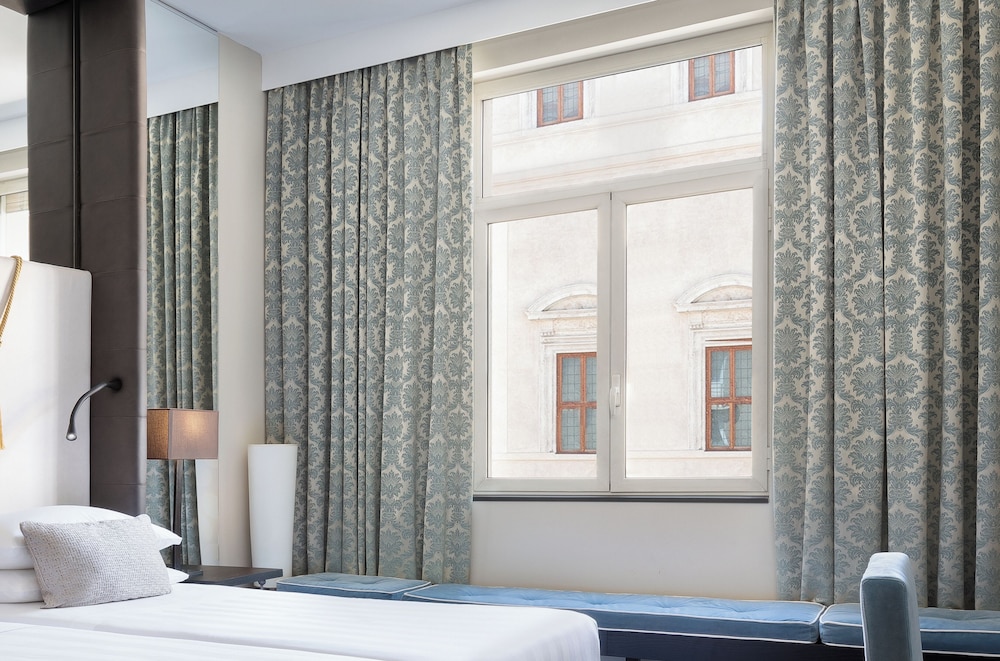 Superior Room, 1 King Bed, Balcony (View) thumbnail 6