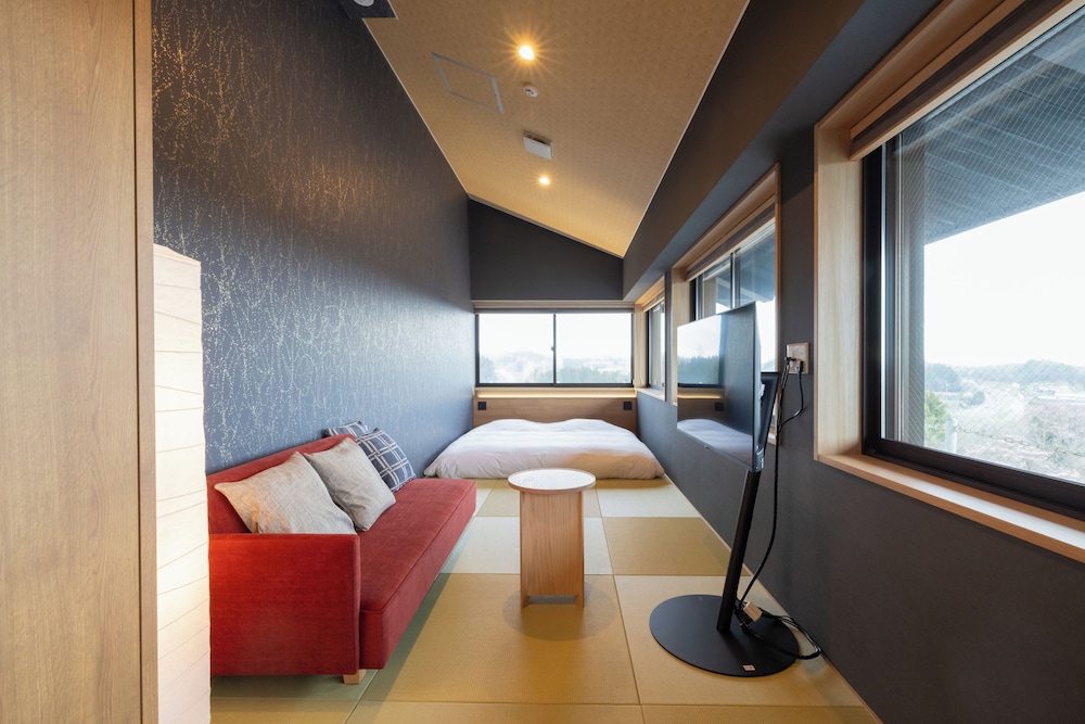 Luxury Suite, City View