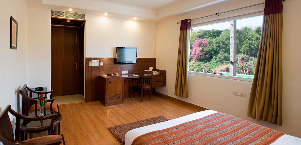 Deluxe Room, 1 Double Bed, Non Smoking, Private Bathroom
