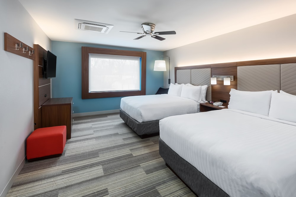 Room, 1 King Bed, Accessible (Mobil Roll In Shwr) - Photo 4
