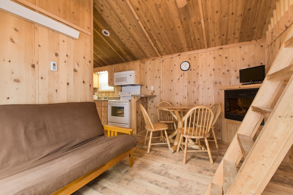 Deluxe Cabin (Linens not provided) photo 1