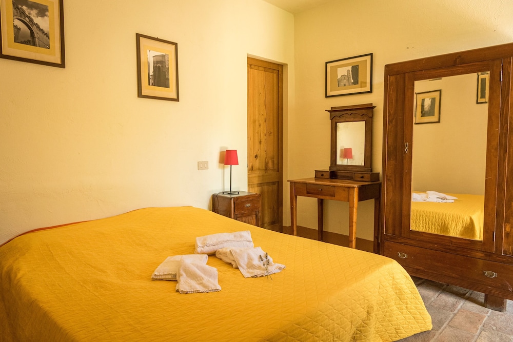 Double Room (Camelia)