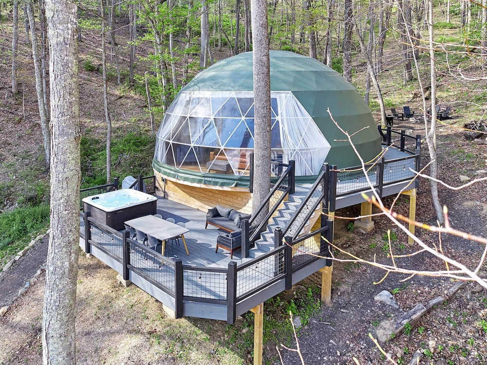 Asheville Dome Sleeps 6 + Hot Tub + Mountain View photo 1