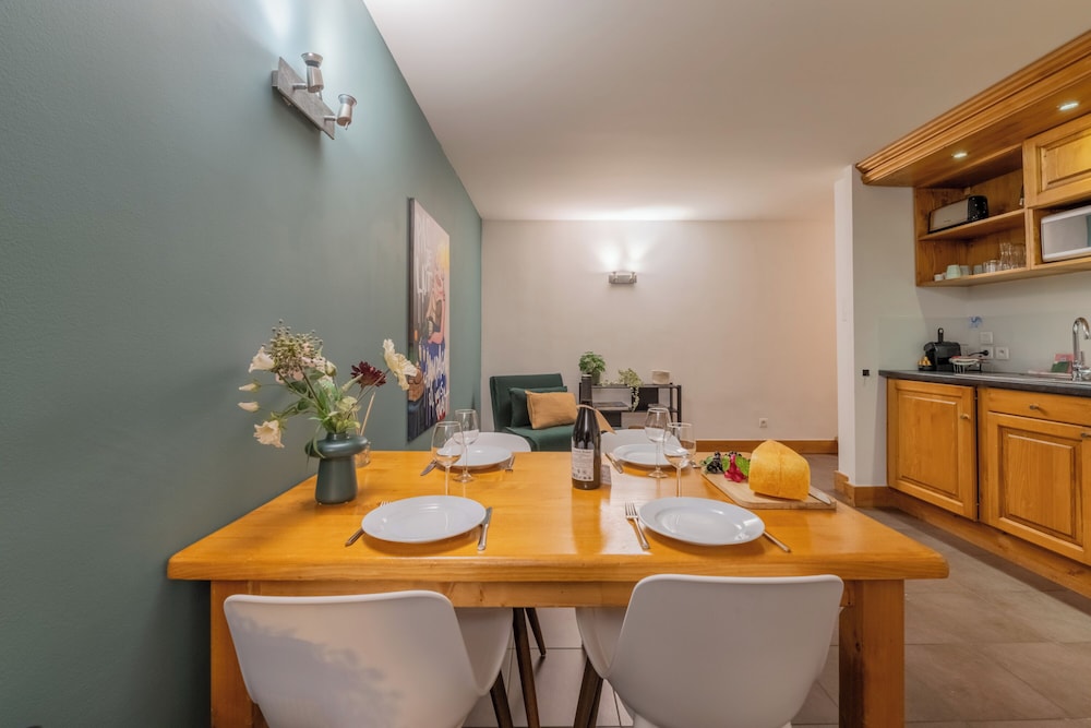 Family Apartment, Multiple Bedrooms (Vallorcine Loriaz 11 ski in / ski out) Family Apartment, Multiple Bedrooms (Vallorcine Loriaz 11 ski in / ski out)
