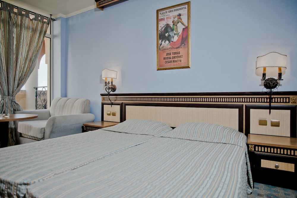 Double Room, Balcony, Park View photo 2