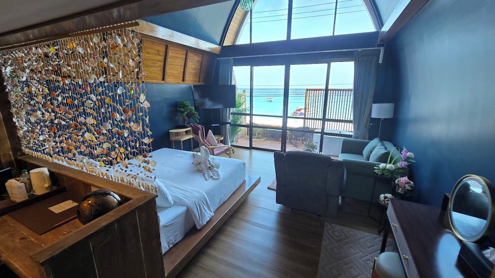 Royal Suite With Sea View - Photo 2
