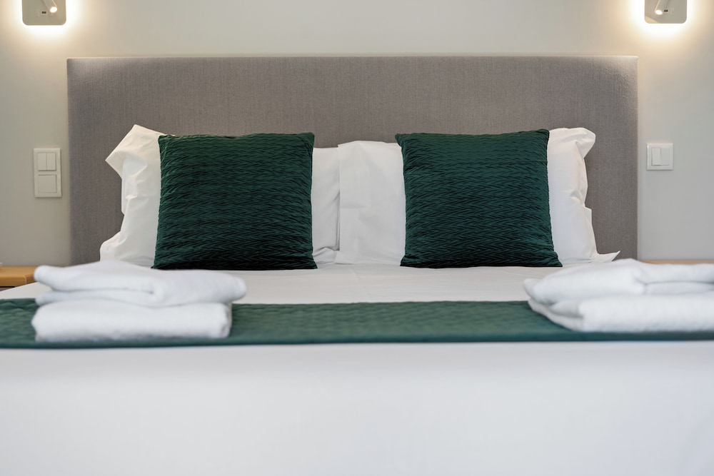 Deluxe Double Room with Balcony photo 2