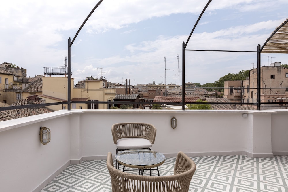 Small Room with Terrace