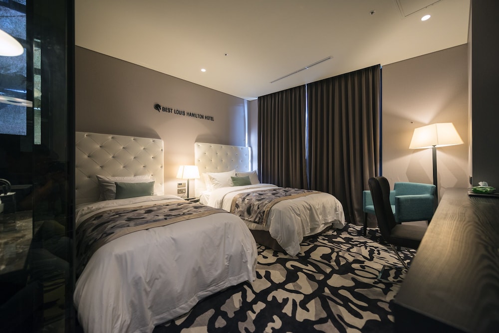 Deluxe Twin Room (Double + Single) photo 2
