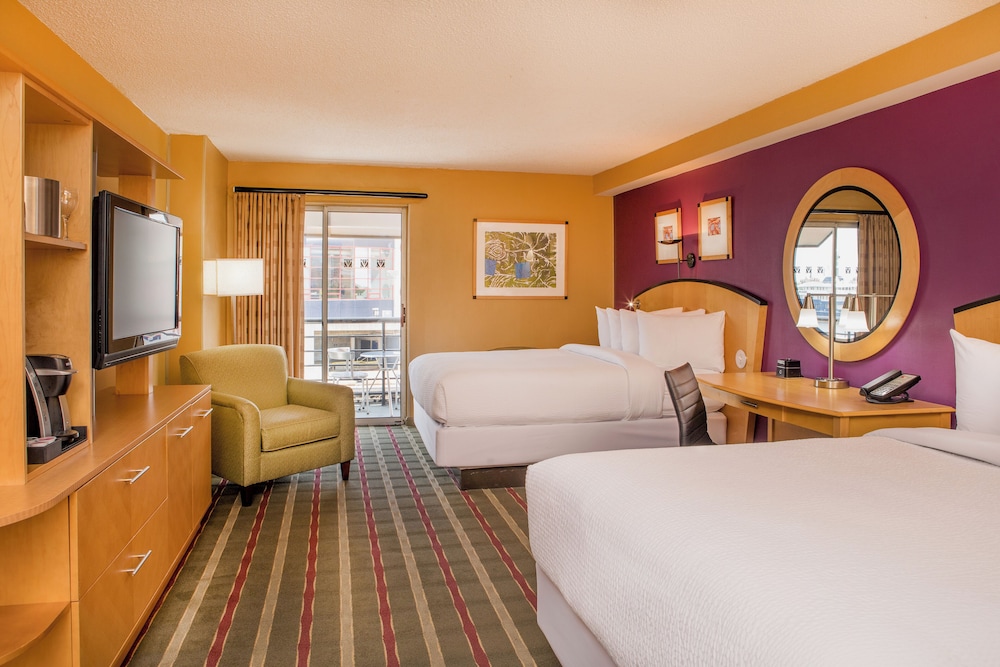 Deluxe Room, 2 Queen Beds, Balcony photo 2
