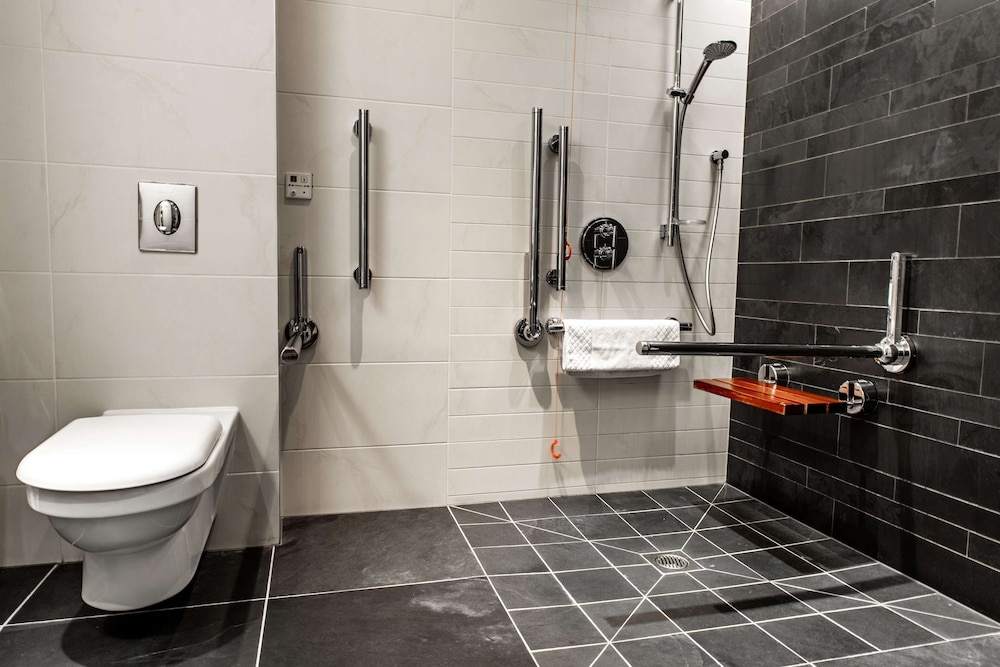 Executive Room, 1 Queen Bed, Club Lounge Access - Photo 3