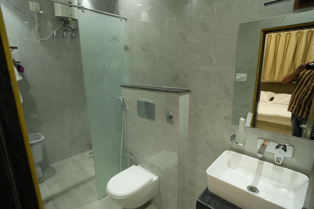 Luxury Room, Refrigerator, City View photo 3