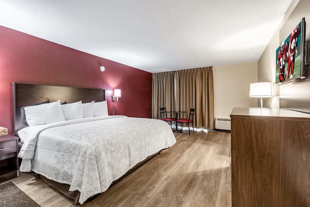 Deluxe Room, 1 King Bed, Accessible (Roll-In Shower, Smoke Free) - Photo 1