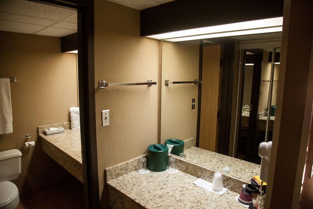 Room, Pool View, Balcony, 2 Queen Beds - Photo 4