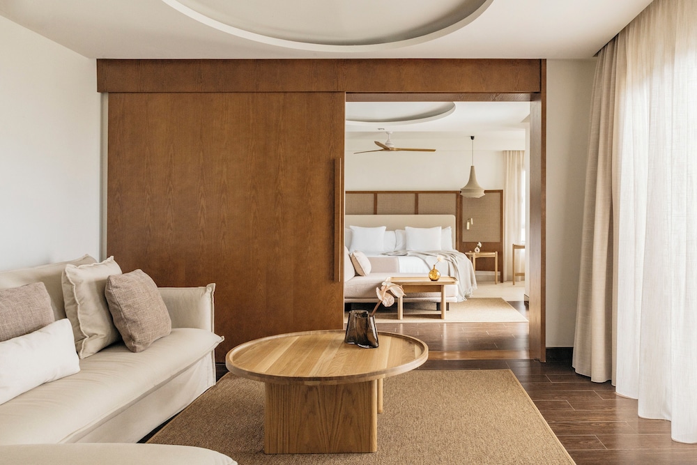 Red Level Master Suite Ocean View with Terrace Bathtub - Photo 3
