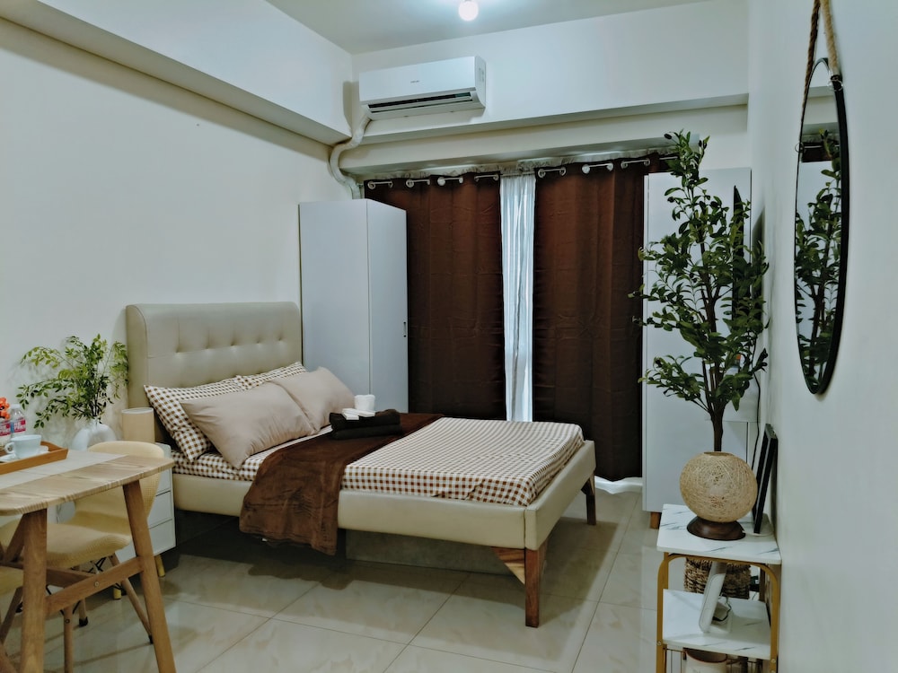 Gallery Studio, 1 Queen Bed photo 1