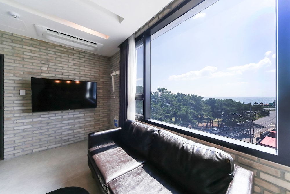 Deluxe Room - Photo 8