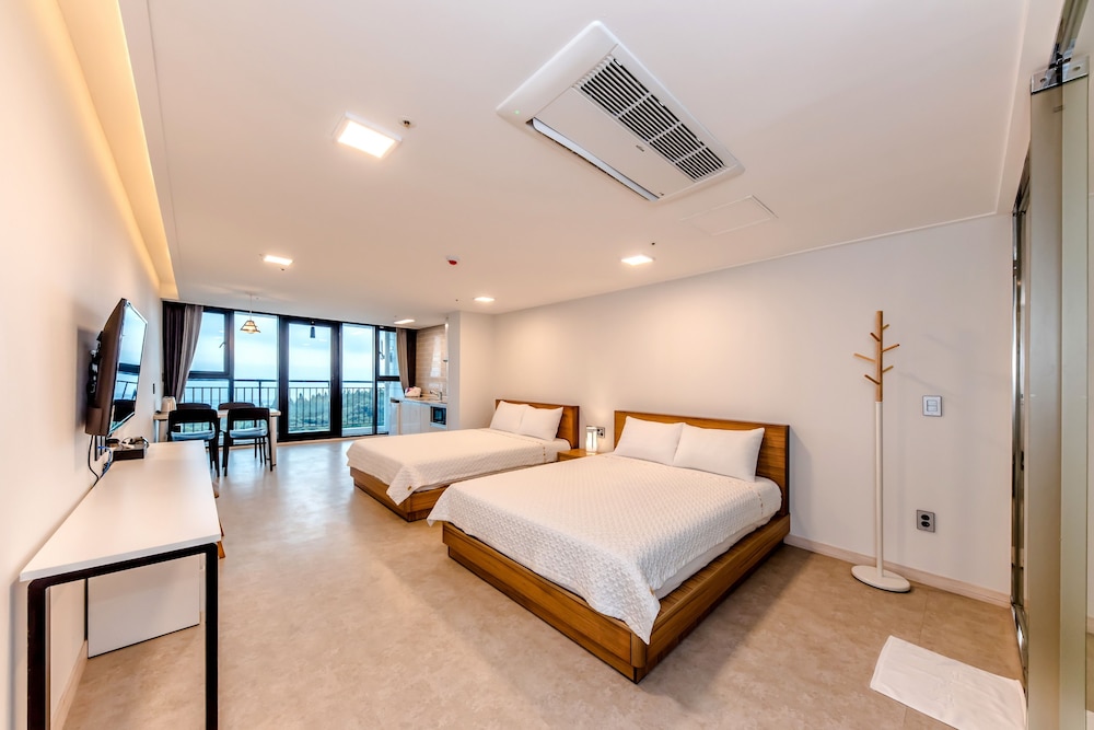 Exclusive Twin Room, 2 Queen Beds, Ocean View, Beachfront
