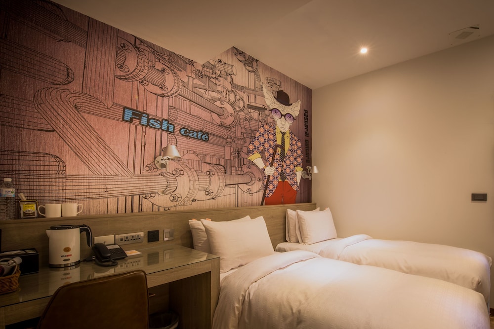 Budget Twin Room -NO Window photo 2