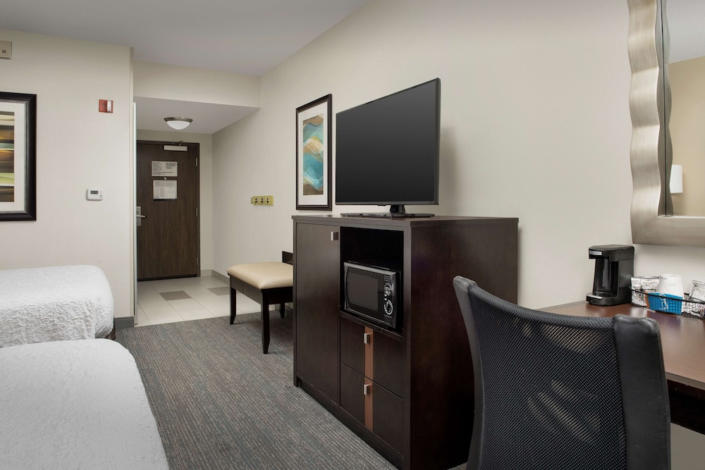 Room, 2 Queen Beds, Non Smoking, Bathtub - Photo 2