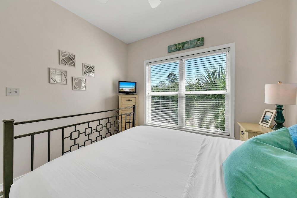 House, Multiple Beds (Stars Hollow Cottage) photo 3