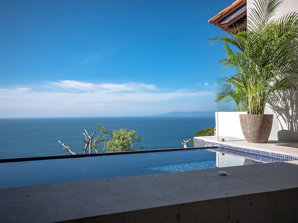 Luxury Penthouse, 2 Bedrooms, Tower photo 3