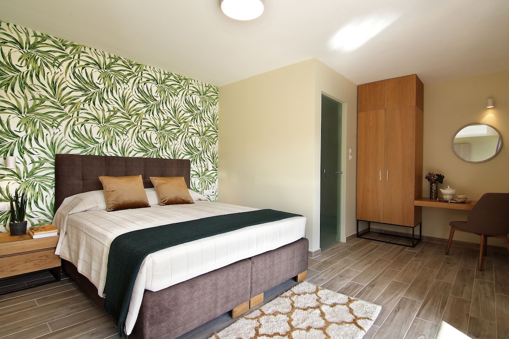 Signature Suite, Partial Sea View photo 2
