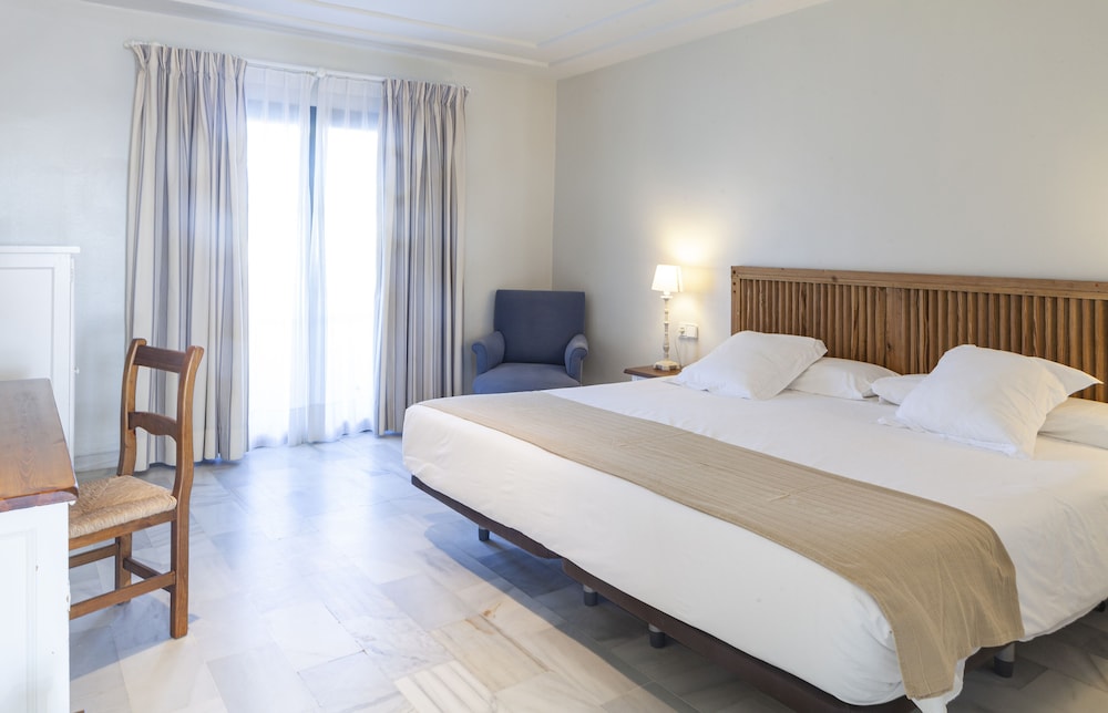 Standard Double or Twin Room - Photo 6