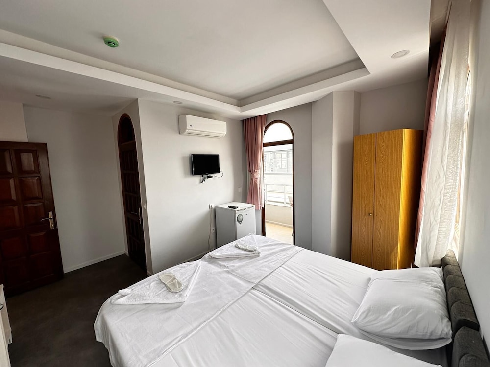 Classic Room, Balcony, Partial Sea View photo 1